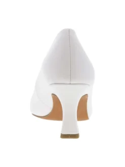 Escarpins blancs décolleté simple avec semelle marron et talon à décroché moyen