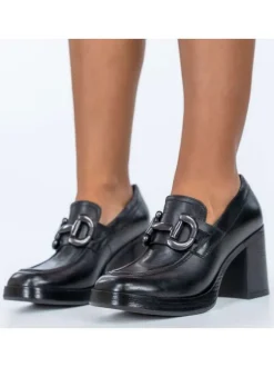 Escarpins emboitant en cuir noir à talon décroché haut et boucles métalliques