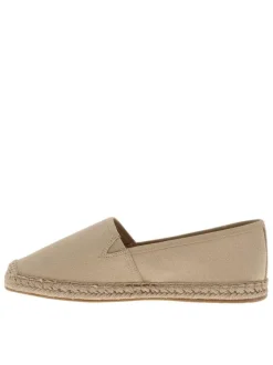 Espadrilles beiges avec un talon plat et un petit soufflet élastiqué
