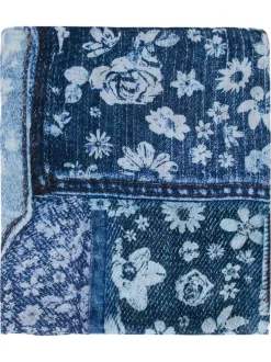 Foulard bleu avec des imprimés floraux blancs et bleus et nom de la marque