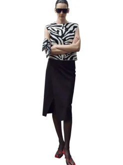 Foulard noir et blanc satiné à motif animalier imprimé all-over