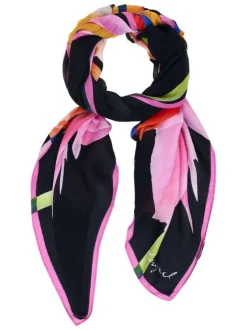 Foulard rose avec de grosses fleurs et revêtement en chevron