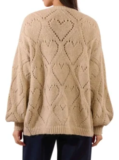 Gilet beige en maille tricotée ajourée avec une coupe droite et un col v