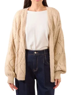 Gilet beige en maille tricotée ajourée avec une coupe droite et un col v