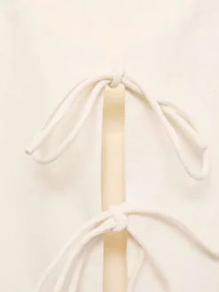 Gilet beige uni avec une coupe droite à col rond et sans manches