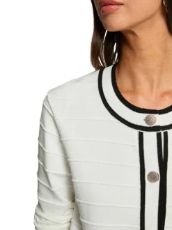 Gilet blanc uni avec une coupe droite et des manches longues
