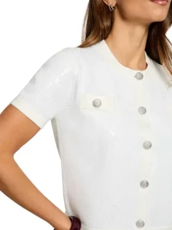 Gilet blanc uni pourvu d’une coupe droite et de manches courtes