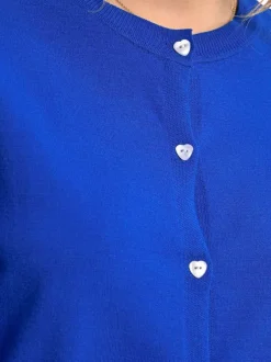 Gilet bleu uni avec une coupe droite un col rond et des manches longues
