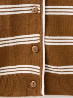 Gilet chocolat à rayures blanches avec une coupe ajustée et un col polo