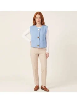Gilet ciel uni à coupe droite avec des boutons métalliques dorés et un col rond