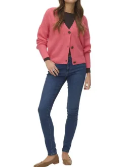 Gilet corail uni avec une coupe droite et des manches longues