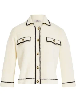 Gilet écru orné de liserés noirs avec un col à rabats et des manches longues