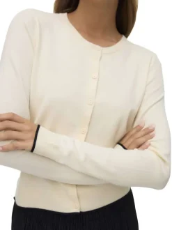 Gilet écru uni avec une coupe droite à col rond et des boutons à l'avant