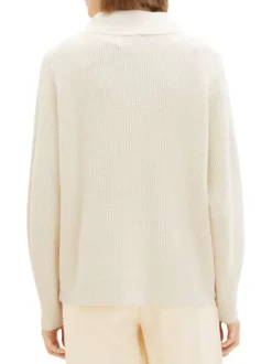 Gilet écru uni coupe droite avec un col montant et des manches longues