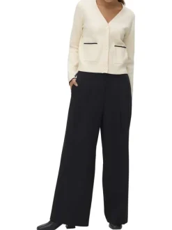 Gilet écru uni coupe droite avec un col v et des manches longues