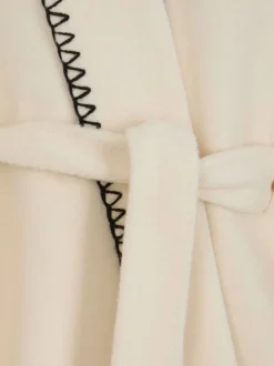Gilet écru uni pourvu d'un col tailleur et de manches longues