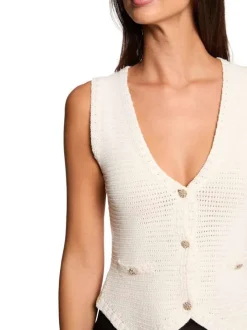 Gilet en coton écru uni pourvu d'une coupe droite et d'un col en V