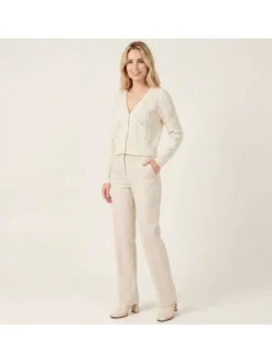Gilet en coton mélangé écru uni pourvu de fleurs brodées et d'un col v