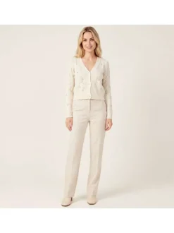 Gilet en coton mélangé écru uni pourvu de fleurs brodées et d'un col v
