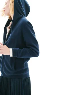 Gilet en laine marine uni avec une coupe droite et un col à capuche