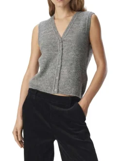 Gilet gris en maille tricotée sans manches pourvu d'un col v