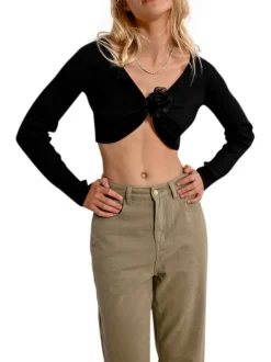 Gilet noir en maille côtelée avec une coupe crop top et un col v