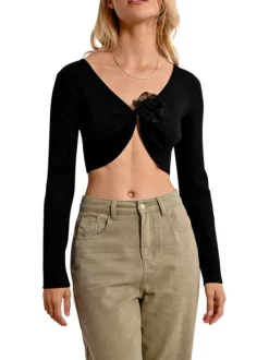 Gilet noir en maille côtelée avec une coupe crop top et un col v