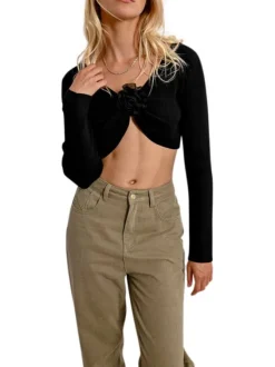 Gilet noir en maille côtelée avec une coupe crop top et un col v