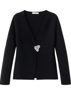 Gilet noir pourvu d'un col v et d'une fermeture boutonnée à l'avant