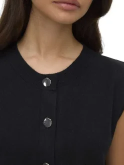 Gilet noir sans manche à coupe ajustée pourvu d'un col rond côtelé