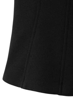 Gilet noir uni avec une coupe ajustée et un col rond boutonné