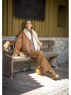 Gilet réversible en coton écru en velours avec une coupe droite et un col rond