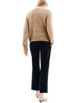 Gilet taupe uni en maille fine avec une coupe droite et un col v