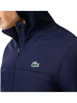 Imperméable à capuche marine avec une coupe droite et un col montant