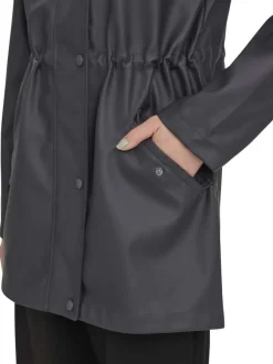 Imperméable ciré gris foncé pourvu d'un col à capuche avec cordon de serrage