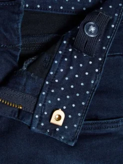 Jean bleu délavé avec une coupe slim et à fermeture zippée boutonnée