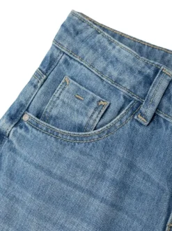 Jean en coton bleu légèrement délavé à taille basse avec une coupe large