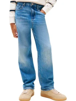 Jean en coton bleu uni coupe regular avec le patch de la marque à l'arrière
