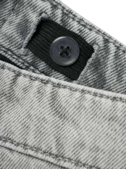 Jean en coton gris clair uni pourvu d'une coupe droite et de multiples poches