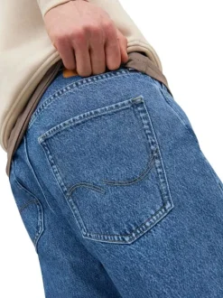 Jean Alex bleu avec une coupe droite et des passants pour ceinture
