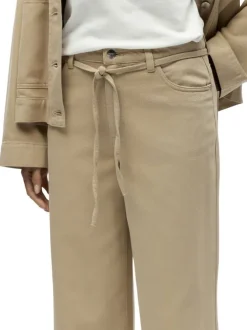 Jean beige uni pourvu d'une coupe bootcut et d'un lien à nouer à la taille