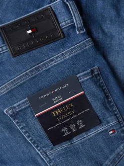 Jean Bleeker indigo uni avec une coupe slim et 5 poches plaquées