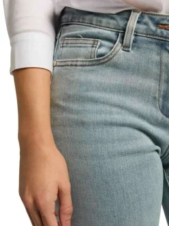 Jean bleu denim uni avec fermeture bouton et zip et poches plaquées