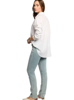 Jean bleu denim uni avec fermeture bouton et zip et poches plaquées