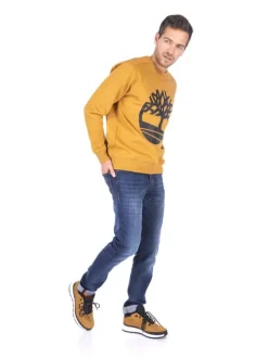 Jean bleu délavé avec une coupe droite et une fermeture zippée boutonnée