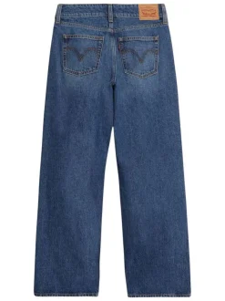 Jean bleu uni avec une coupe bootcut et multiples poches plaquées