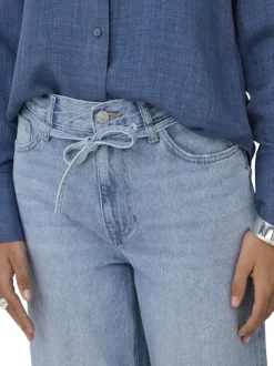 Jean bleu uni en coton avec une coupe wide leg et une ceinture