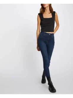 Jean brut avec une coupe slim et 4 poches