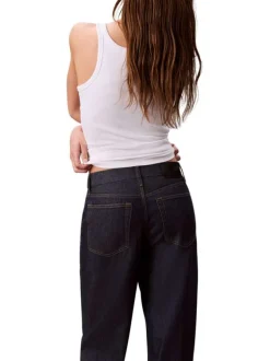 Jean brut uni avec une coupe flare et fermeture à zip et à bouton