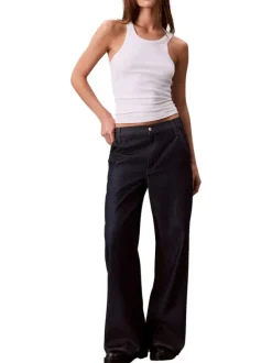 Jean brut uni avec une coupe flare et fermeture à zip et à bouton